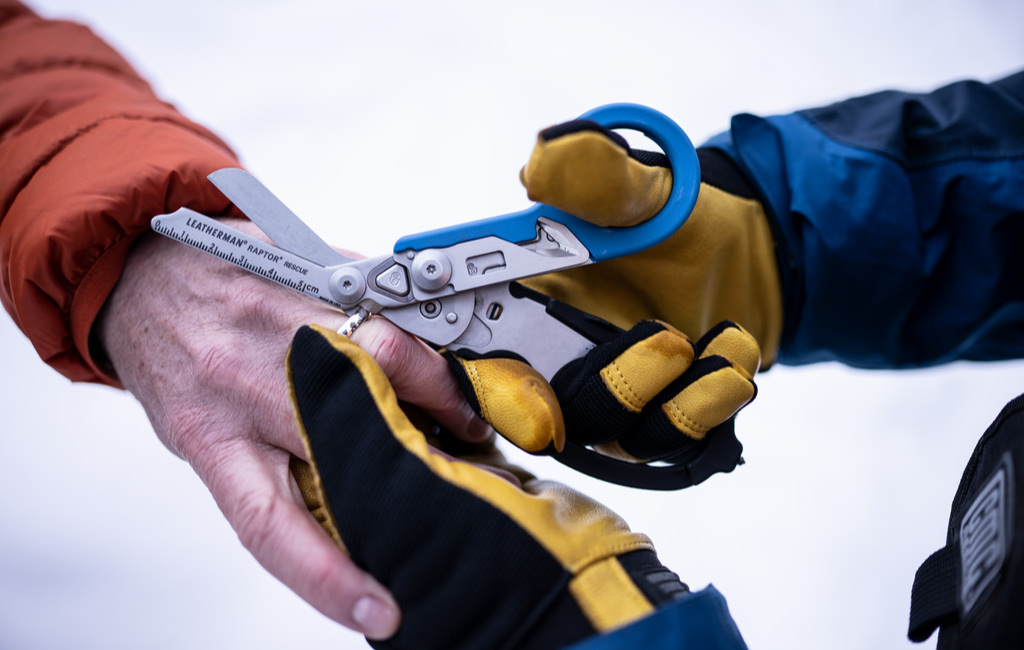 Raptor Rescue ring cutter in use